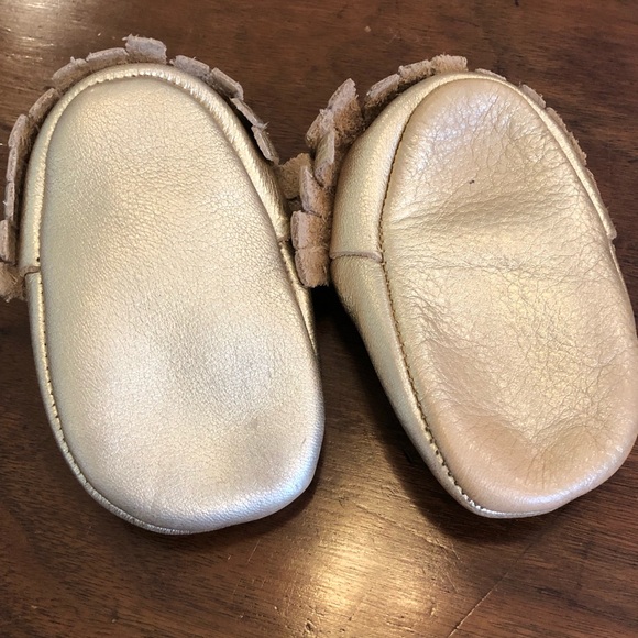 Gold LEATHER moccasins size 6-12 month - Picture 2 of 2